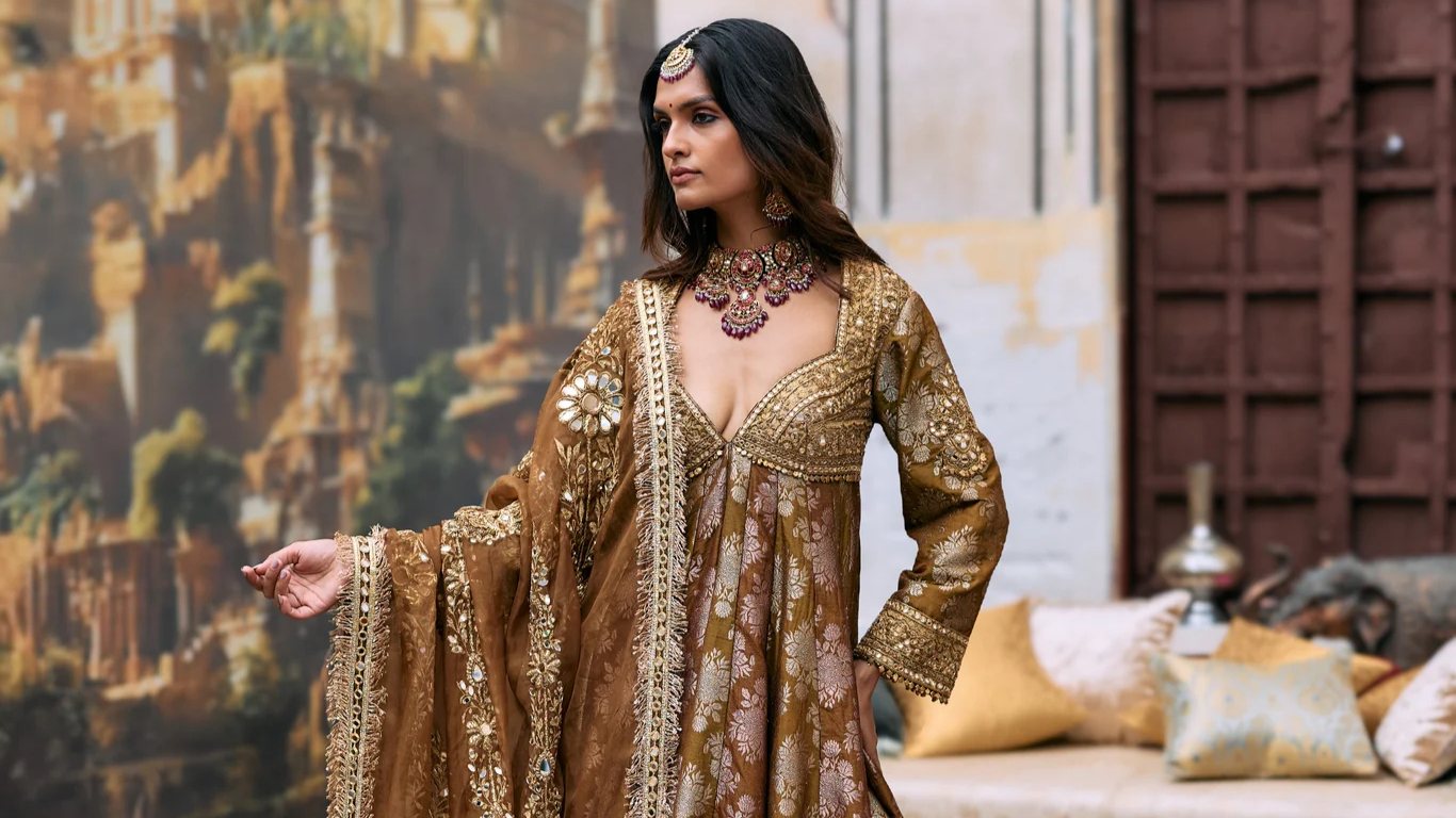 Top Dussehra Outfit Ideas 2025 🎉 Modern Sarees & Lehengas