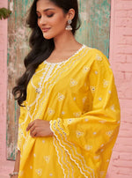 Aashay Kurta with Aashvi Pants-Vayana Dupatta - Yellow