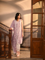 Ensi Kurta with Scallop Border Pants Lilac Farrin Dupatta