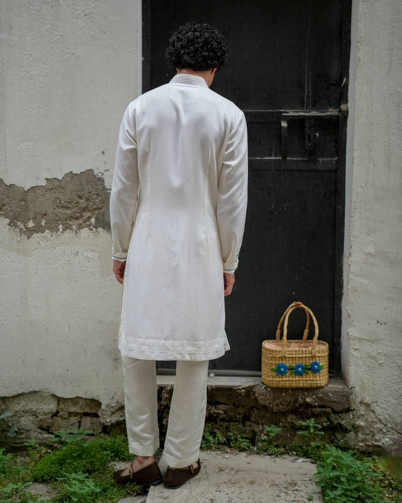 White Bloom KurtaFeaturing our White Bloom Kurta set on a crepe base with an abstract handpainted and hand-embroidered flower at the front. Paired with matching trousers to complete the look.