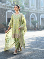 Paheri Set Green Dupatta