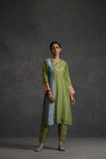 Sunehri Straight Kurta Set